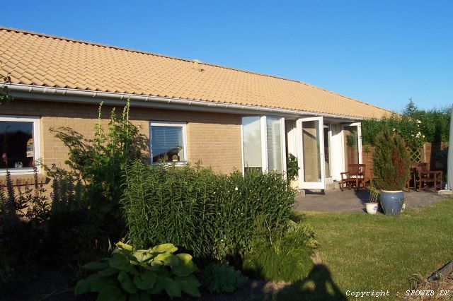 Vores hus set fra haven