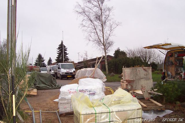 Hektisk dag... 10 h�ndv�rkere k�rer i mange biler....