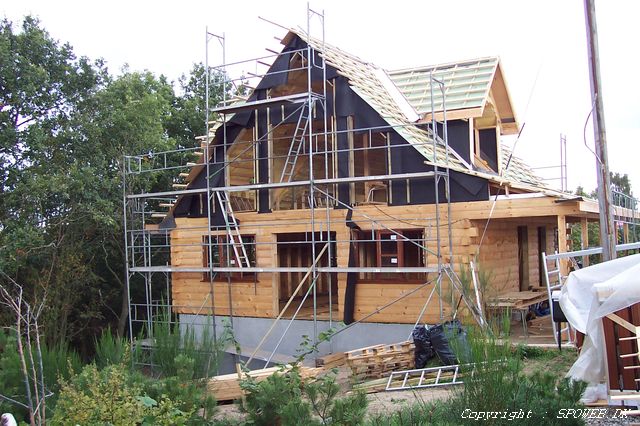 S� begynder det at ligne noget... De f�rste vinduer er p� plads :-)